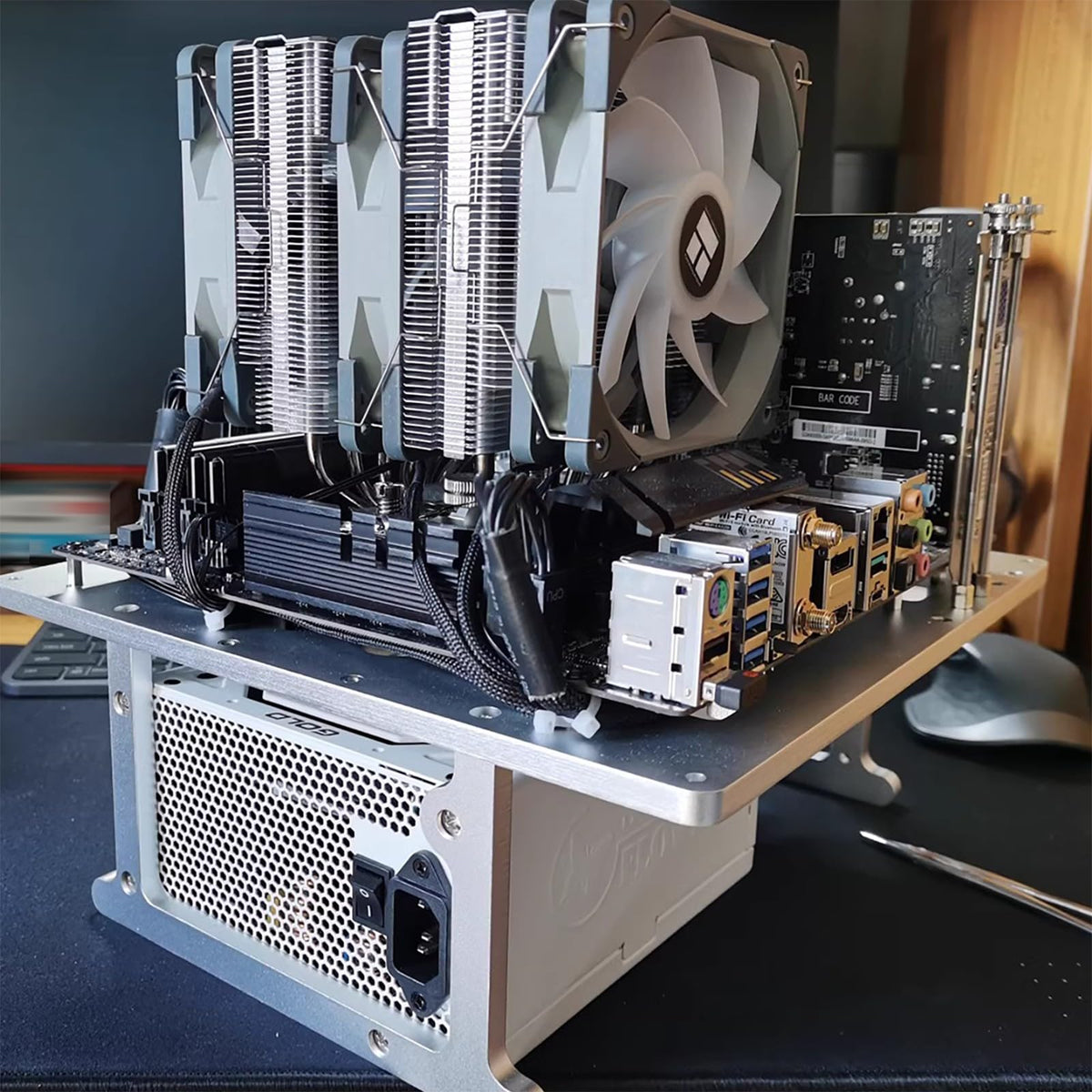 Open Air Frame Computer Case PC Test Bench Aluminum Computer Cases Shell, Support Installation of Water Cooling Devices Compatible with ITX/MATX/ATX Motherboards(MATX Motherboard)