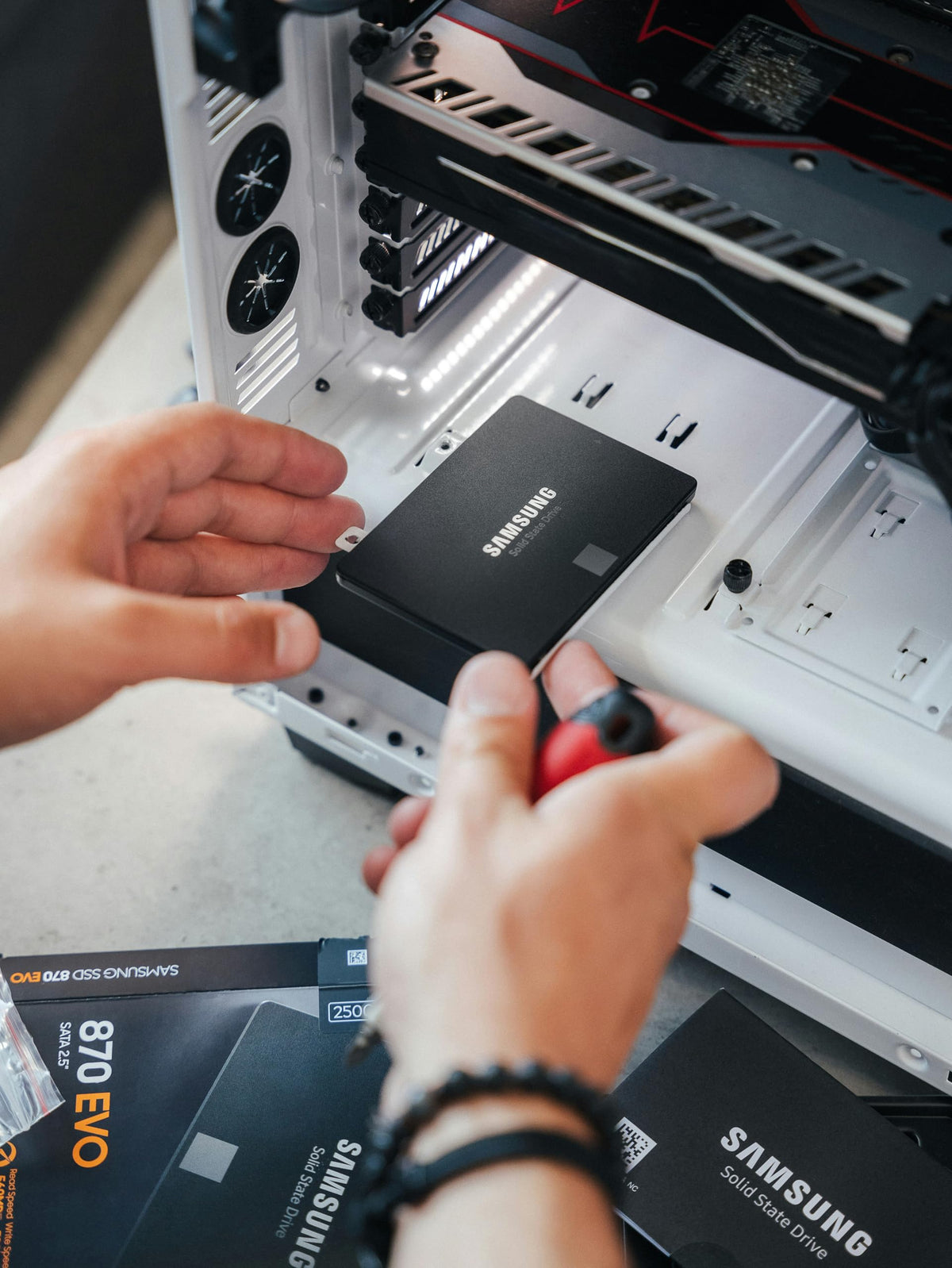 Samsung SSD 870 EVO SATA III 2.5” 1TB, Read Speeds Up to 560MB/s